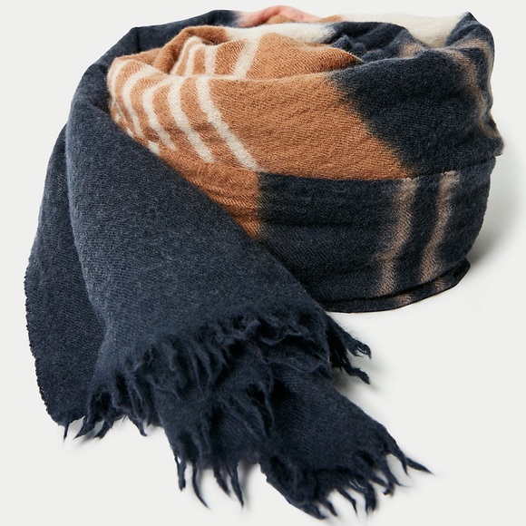 Aritzia Accessories - ARITZIA WOOL CASHMERE SCARF